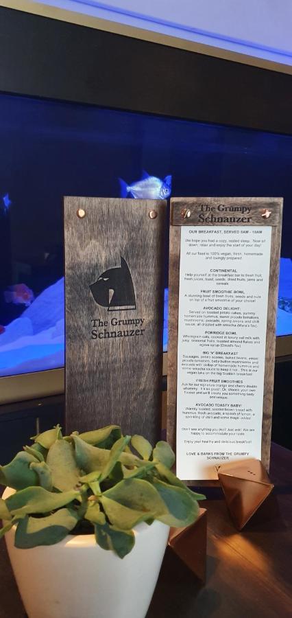 איירדריי The Sleeping Dog Room At The Grumpy Schnauzer Bnb Huge Room, Luxe Suite, Private Hot Tub, Breakfast, Gym, Games Room, Farm Stay, Amazing מראה חיצוני תמונה