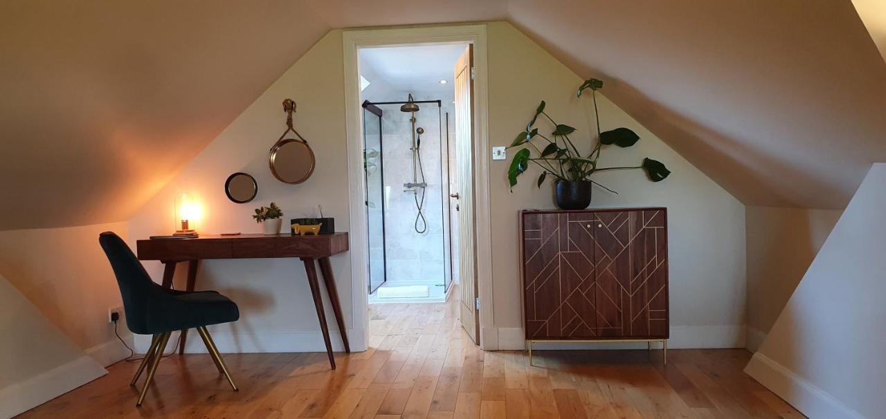 איירדריי The Sleeping Dog Room At The Grumpy Schnauzer Bnb Huge Room, Luxe Suite, Private Hot Tub, Breakfast, Gym, Games Room, Farm Stay, Amazing מראה חיצוני תמונה