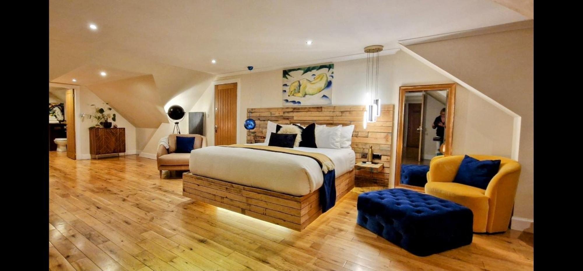 איירדריי The Sleeping Dog Room At The Grumpy Schnauzer Bnb Huge Room, Luxe Suite, Private Hot Tub, Breakfast, Gym, Games Room, Farm Stay, Amazing מראה חיצוני תמונה